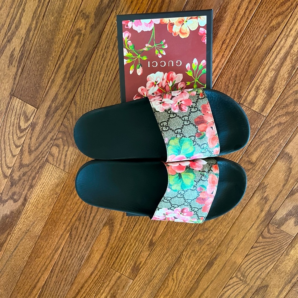 Gucci flower slides size European 40